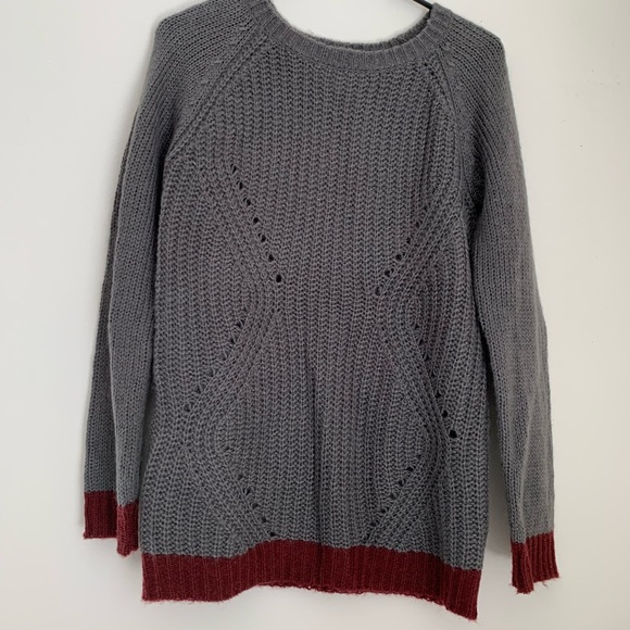 Grey sweater with burgundy trim - Picture 2 of 4
